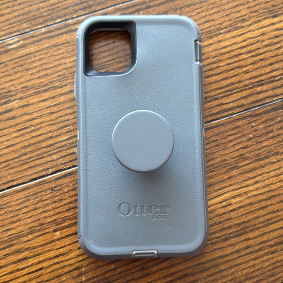 iPhone 11 Pro Max Otter box with Popsocket - Picture 3 of 6
